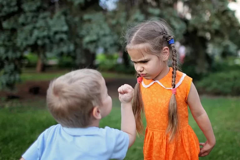 cocuklarda-agresif-davranislari-gelistirme